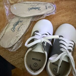 FootMates White and Gray Kids Dress Shoes with inserts